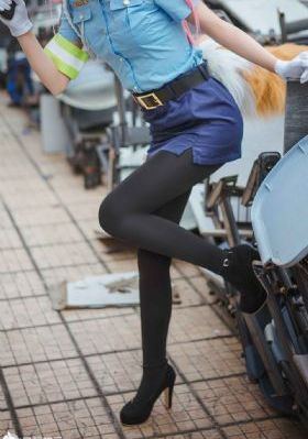 张柔白娜与大狼姁1阅读视频_十万网红美女美酱