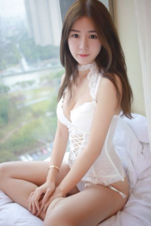 男人晚上用几个小雨伞_1080高清完整版播放